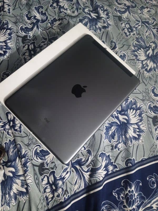 ipad 8th generation cellular full box 2