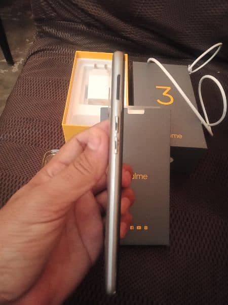 Realme 3 box charger 7