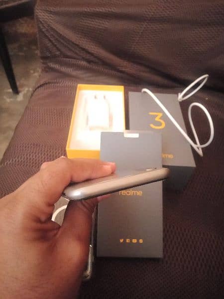 Realme 3 box charger 8