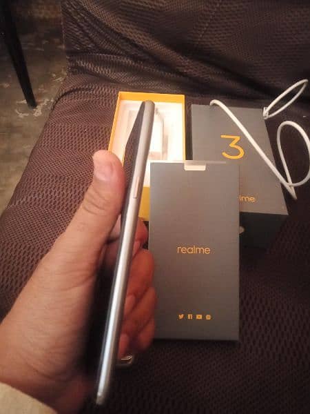 Realme 3 box charger 9