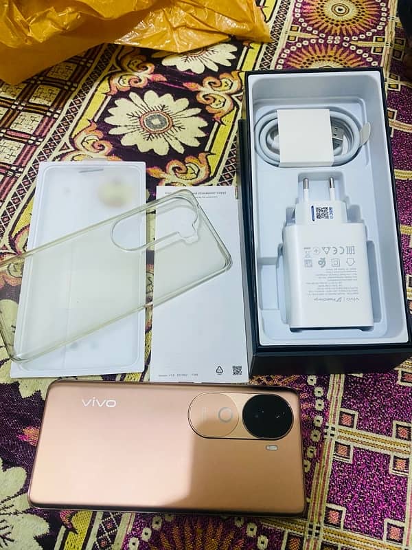 vivo v40e bronz complete box 8/256 new condition 1