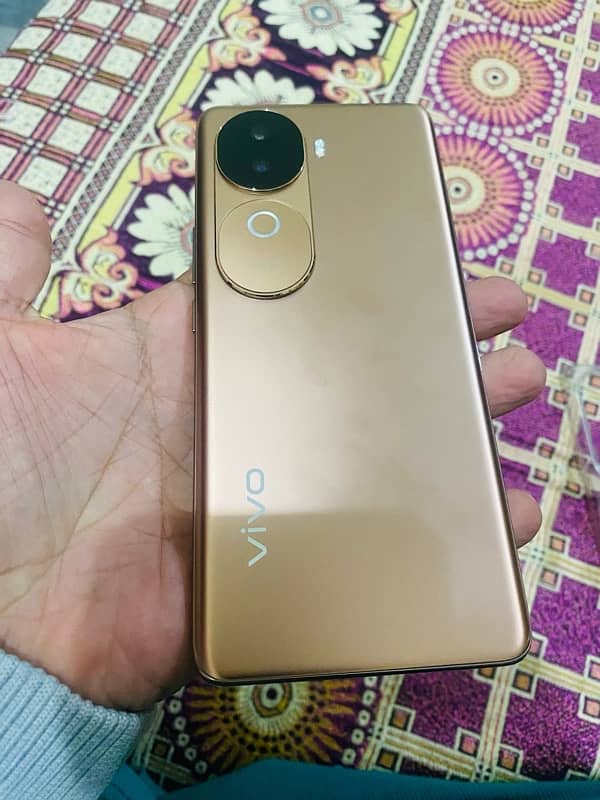 vivo v40e bronz complete box 8/256 new condition 3