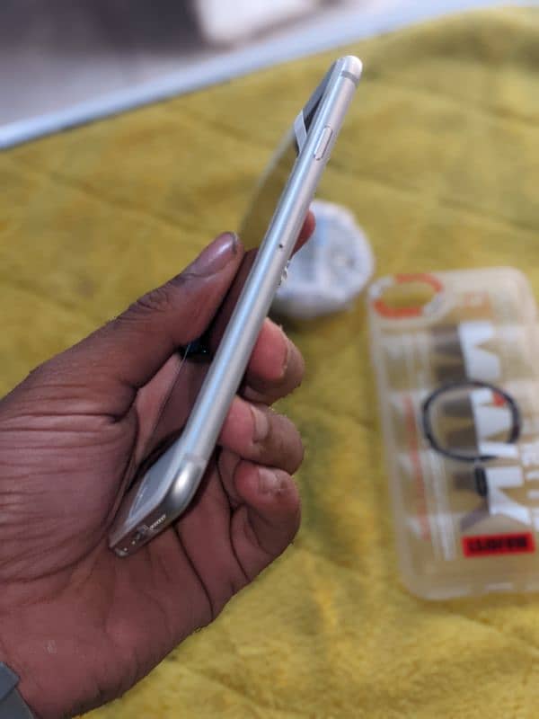 iphone 6 non PTA 64 gb 10by10 condition 3