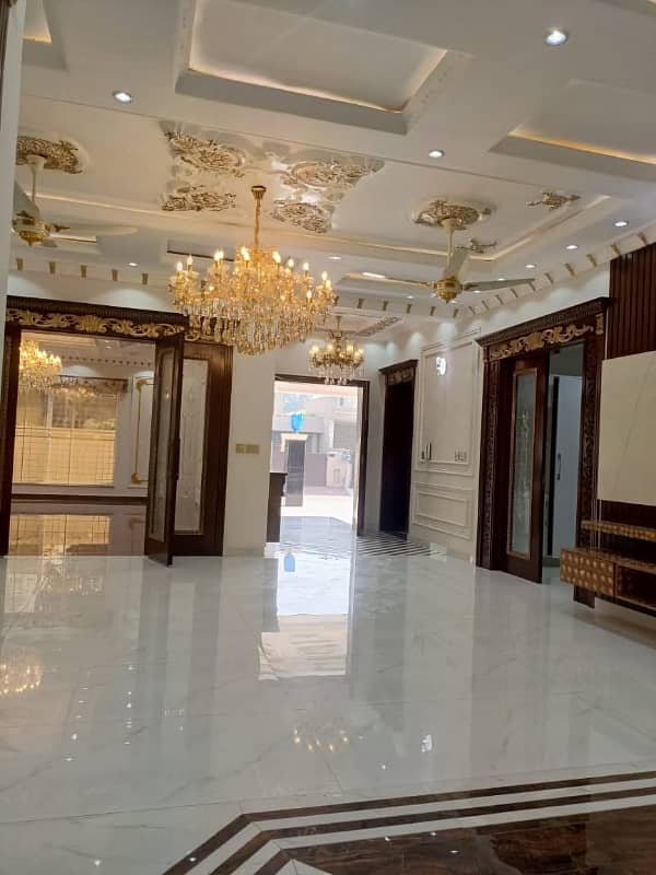 Wapda Town Lahore Pakistan Kanal House For Sale 6 Beds 3