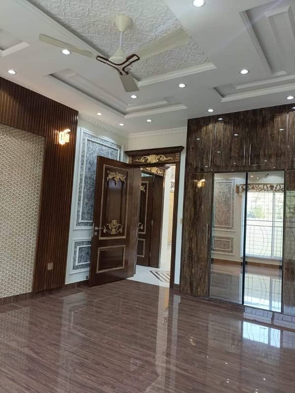 Wapda Town Lahore Pakistan Kanal House For Sale 6 Beds 14