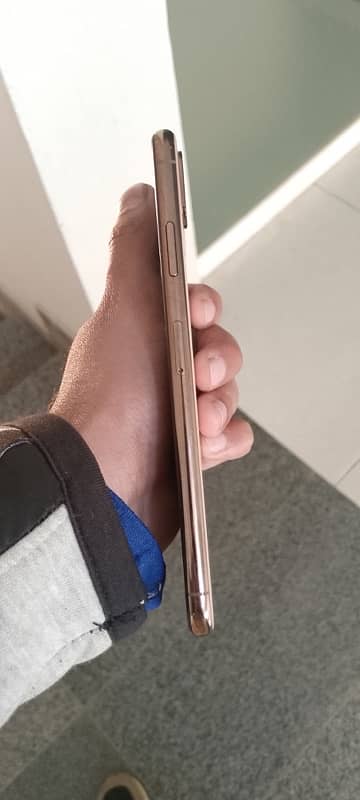 iphone Xs max 256 pta 4