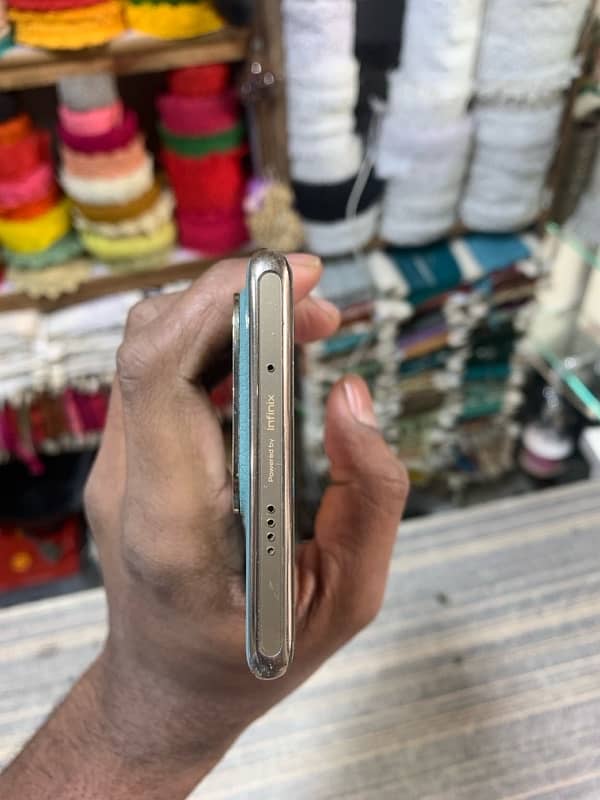 infinix zero 30 8/256gb good condition 4