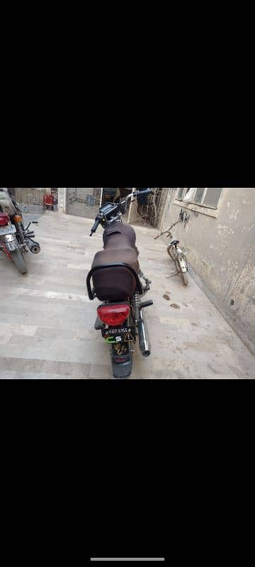 bike thori gandi ho rahi ha ap baat karo kam paishi ho jay gi 4