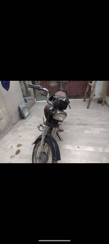 bike thori gandi ho rahi ha ap baat karo kam paishi ho jay gi 6