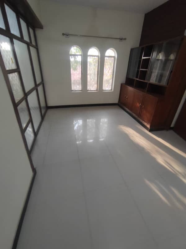 Corner house for rent at G-10 1