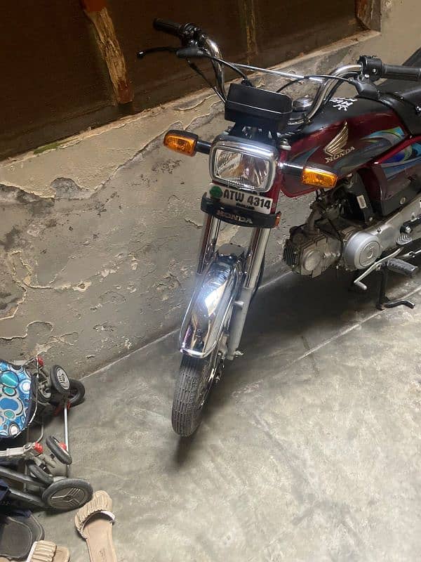 jis Bhai na Lani ha bike AIS number pa rahbta kar la 03269428101 1