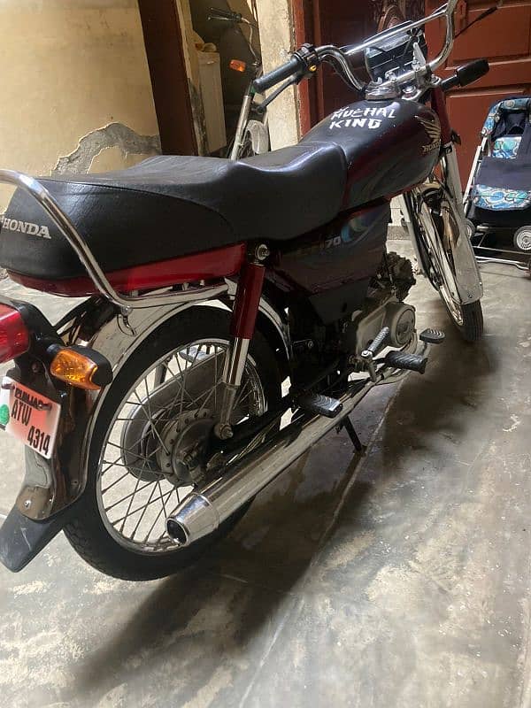 jis Bhai na Lani ha bike AIS number pa rahbta kar la 03269428101 3