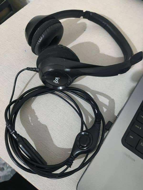 Logitech Headphones H390 0