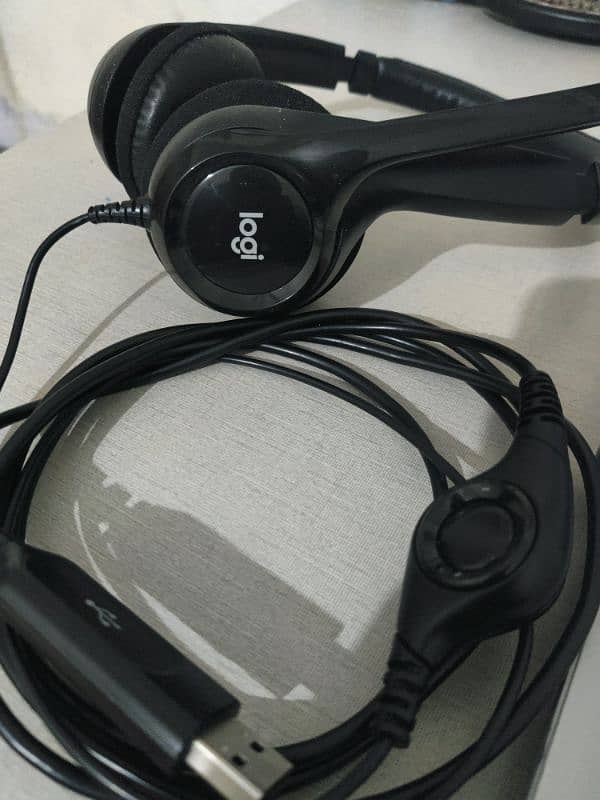 Logitech Headphones H390 1