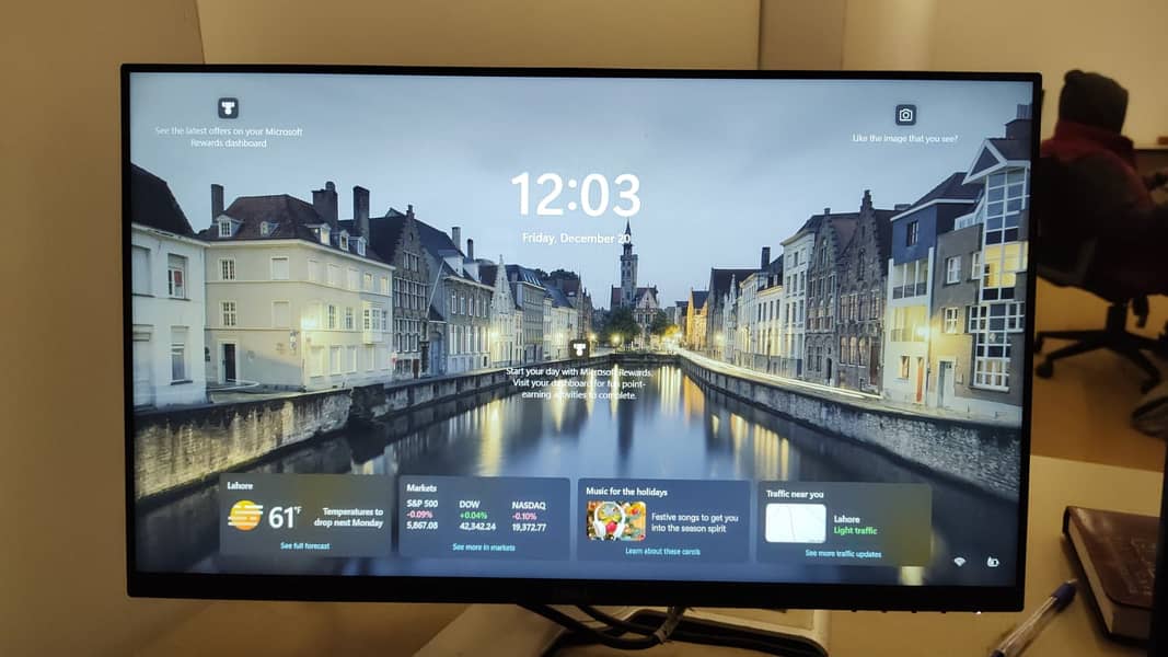 Dell 24 inches borderless display 0