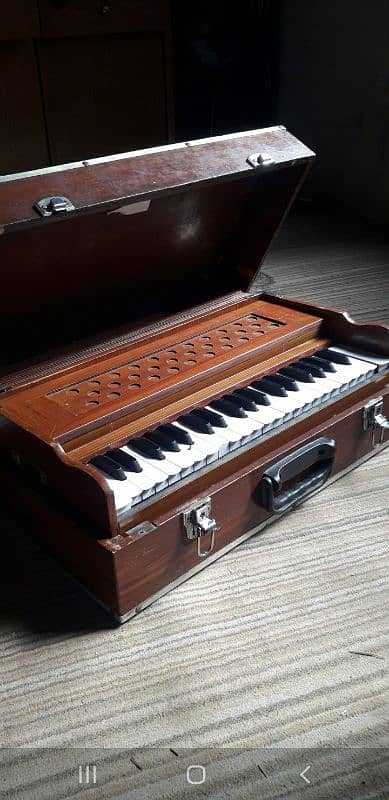 Urgent sale Harmonium india reeds NS anand. . . . . 0