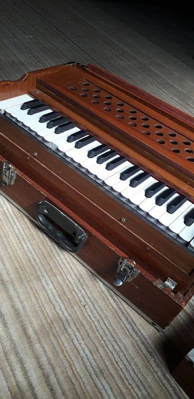 Urgent sale Harmonium india reeds NS anand. . . . . 3