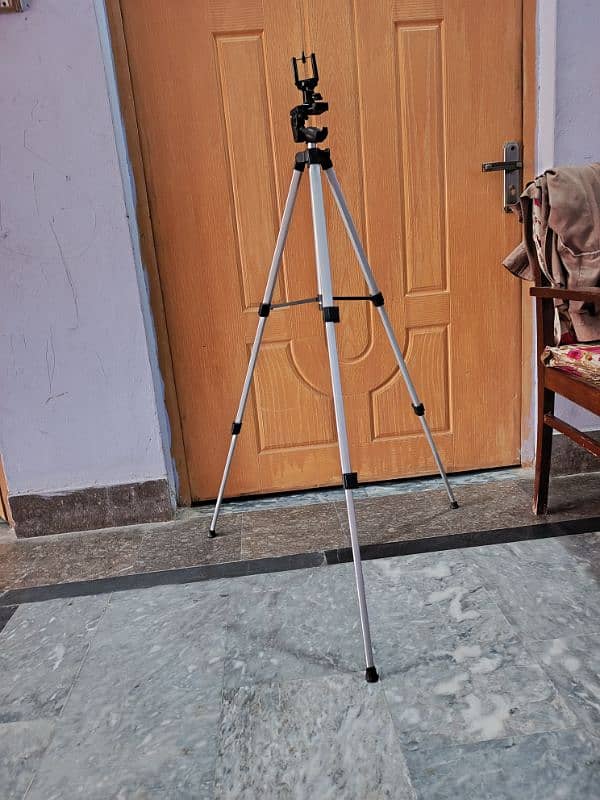 Tripod with 3 Colour Ring Light 1