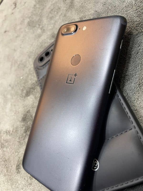 One plus 5T  ( PTA approved) 1