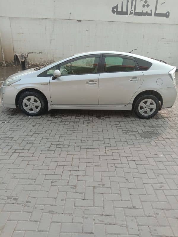 Toyota Prius 2015 9