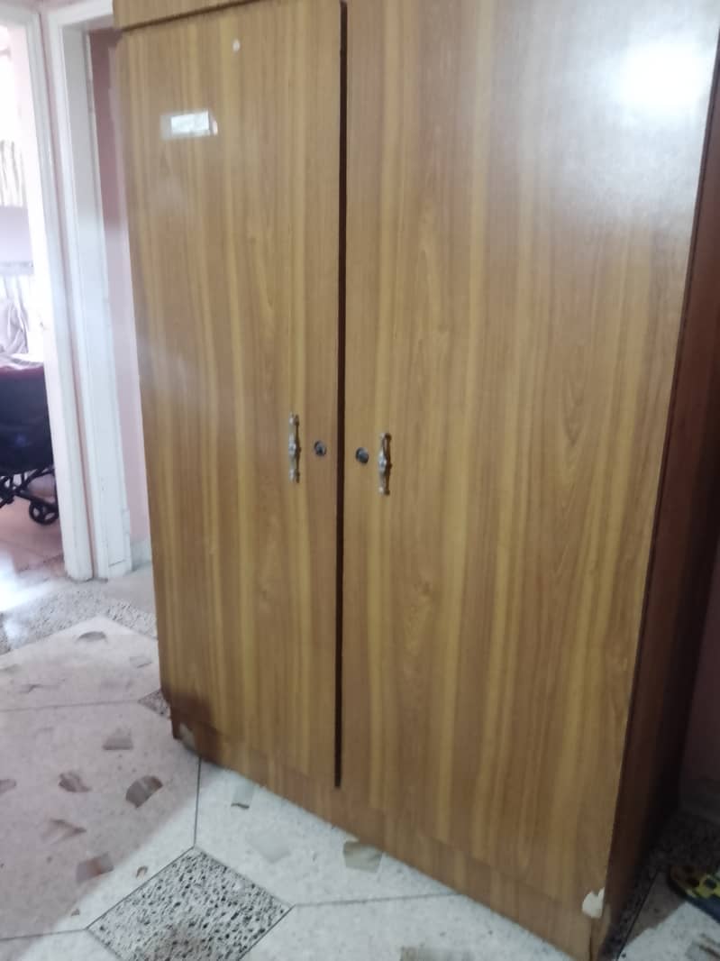 2 wardrobes and 1 divider decoration cupboard for sale 5