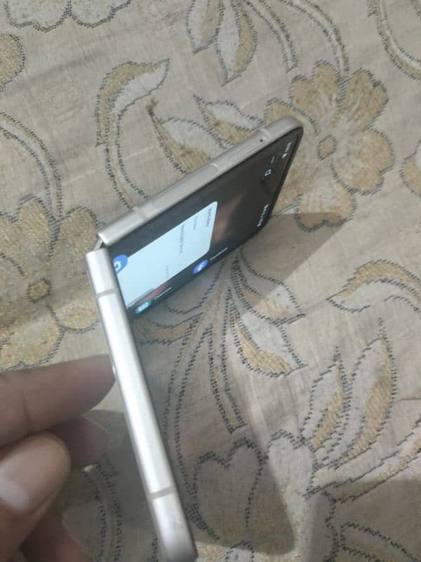 samsung z flip 3 in good condition 2