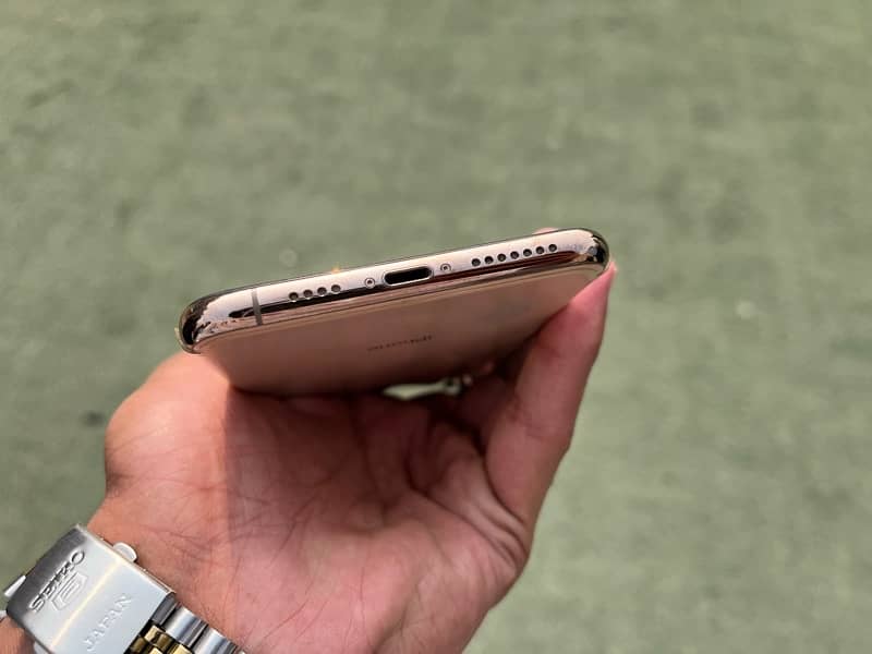 iPhone XS MAX 512GB PTA Approved Gold Colour 5