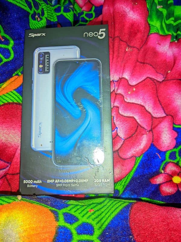 sparx neo 5 2/32gb all ok mobile hai koi issue nhi hai 8