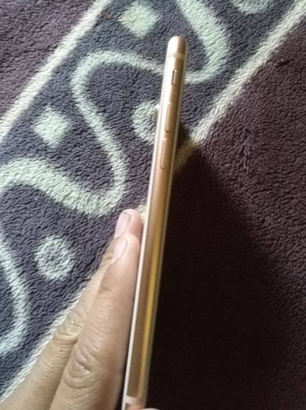 IPHONE 8 GOLD NON PTA 1