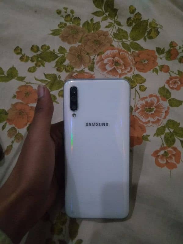 samsungA50 4