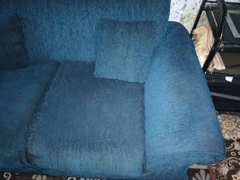 3 seater sofa used. best condition never broke 1