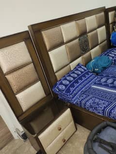 Full poshish bed set.