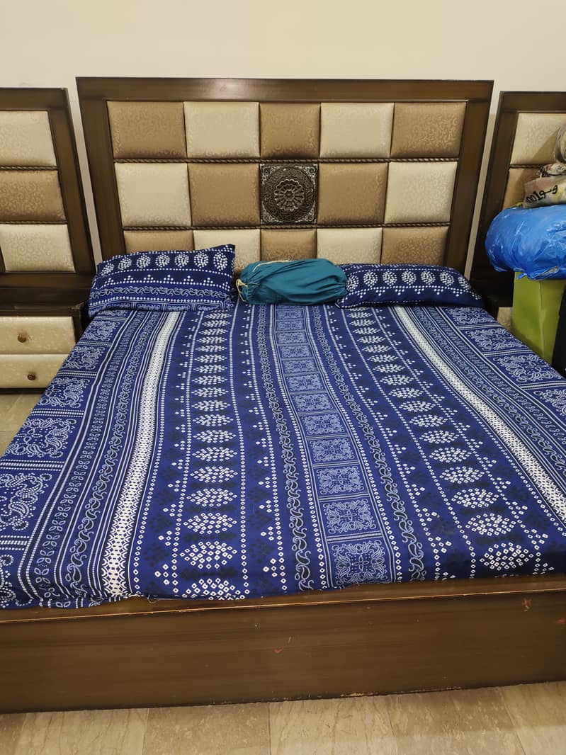 Full poshish bed set. 2