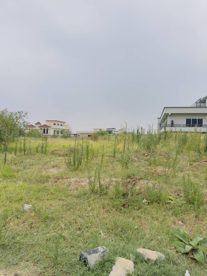 1.7 Kanal Plot For Sale In G16/3 Road 50 Feet 0