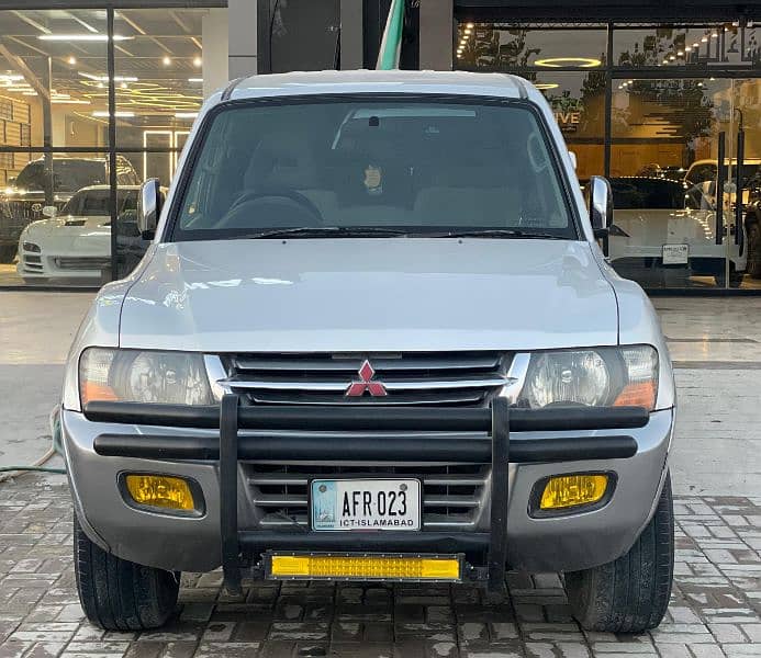 Mitsubishi Pajero 2001 0