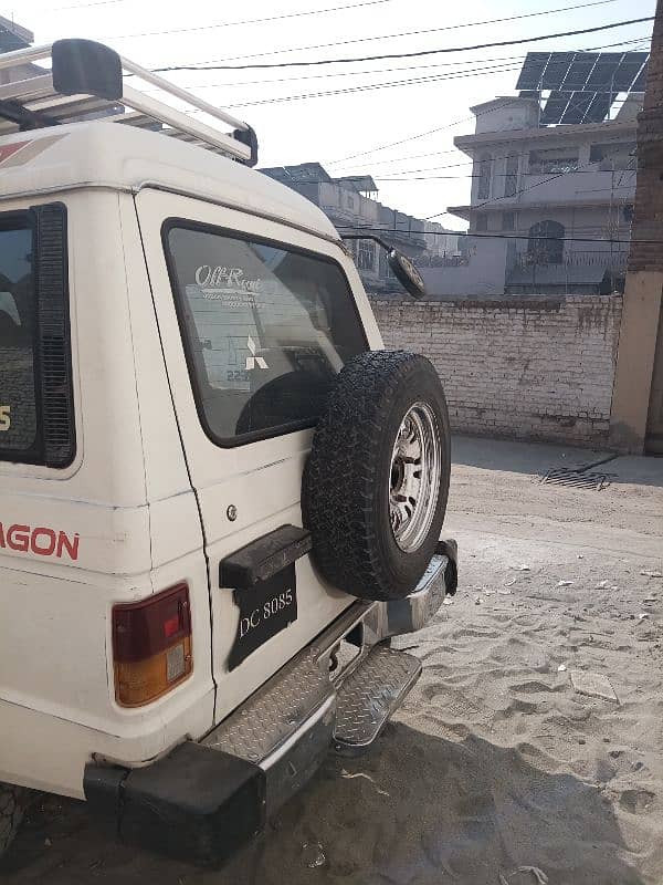 Mitsubishi Pajero 1989 5