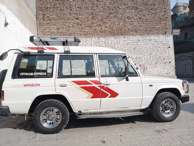 Mitsubishi Pajero 1989 9