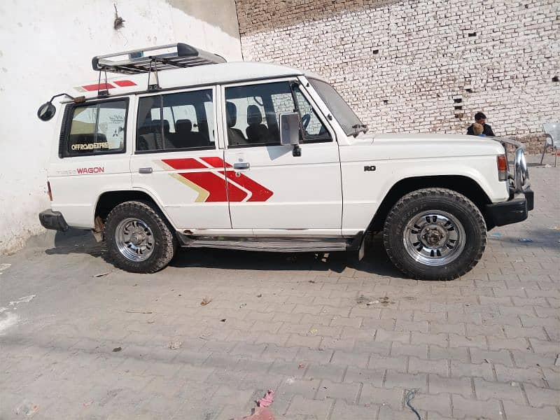 Mitsubishi Pajero 1989 10