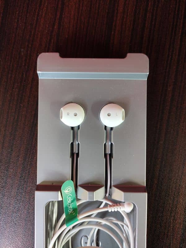 Pack of 3 New Wire Hands free / Headphones / Earbuds / Earphones 11