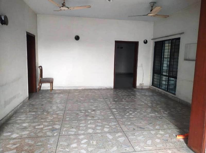 Lower Portion Lock 01 Kanal 3 Bed Rooms Beautiful Upper Portion Available For Rent in DHA Phase 3 Lahore Cantt 0