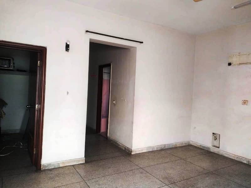 Lower Portion Lock 01 Kanal 3 Bed Rooms Beautiful Upper Portion Available For Rent in DHA Phase 3 Lahore Cantt 1