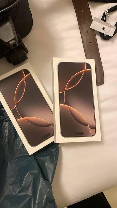 Iphone 16 pro Max 256GB Desert Titanium (HK) Box pack 2