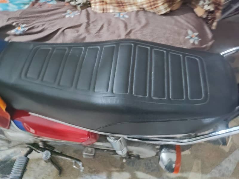 honda 125 genuine seat 1