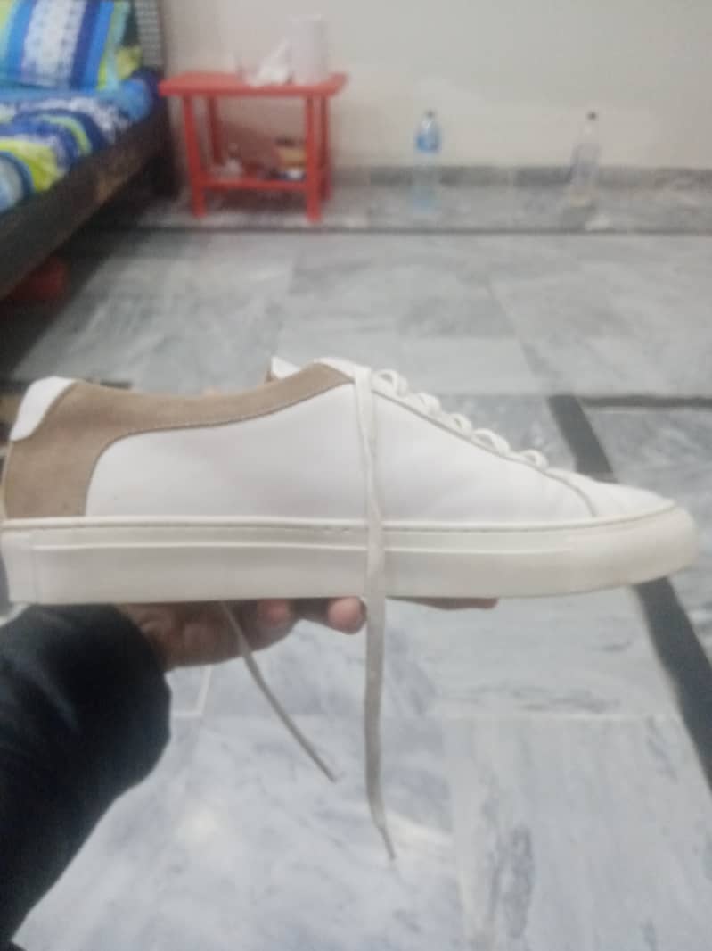 Sneaker for sell size 8 3