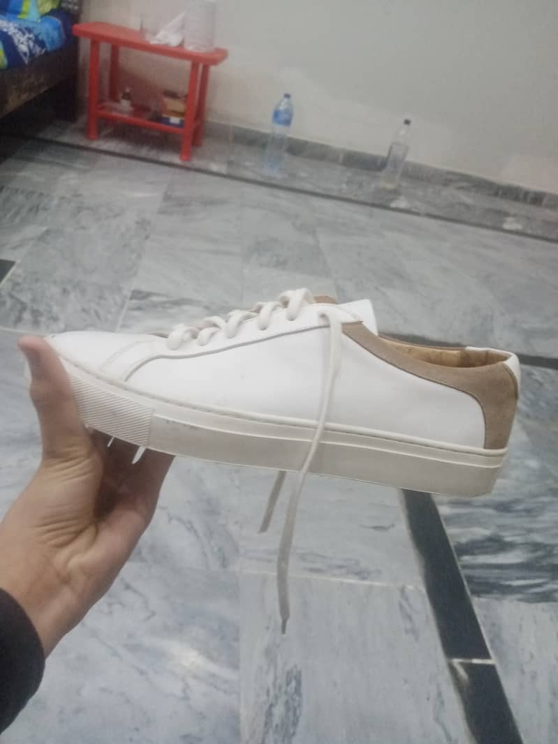 Sneaker for sell size 8 5