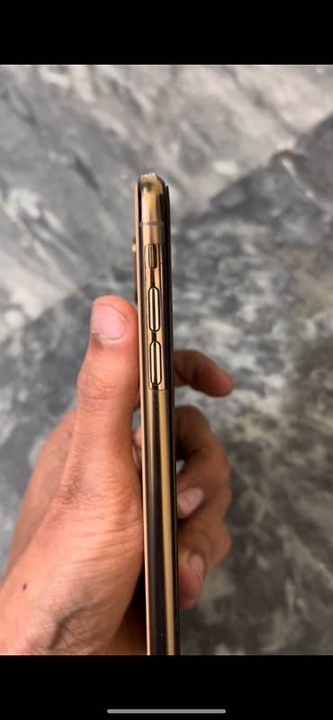 iPhone XS Max Gold Color PTA Approved 512 Memory 3