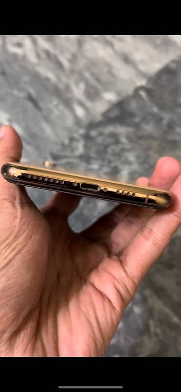 iPhone XS Max Gold Color PTA Approved 512 Memory 4