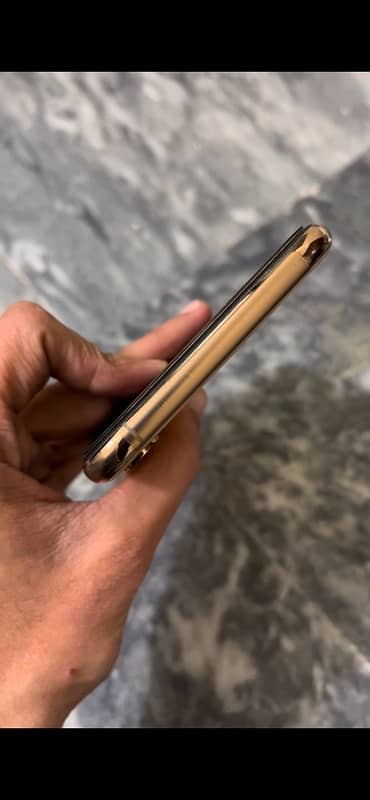 iPhone XS Max Gold Color PTA Approved 512 Memory 5