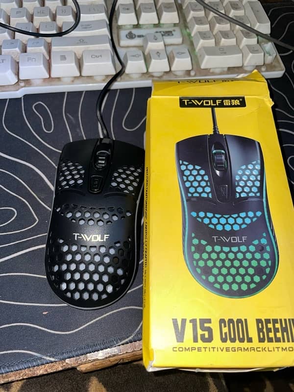 V15 Cool Beehive gaming mouse Brand new 1