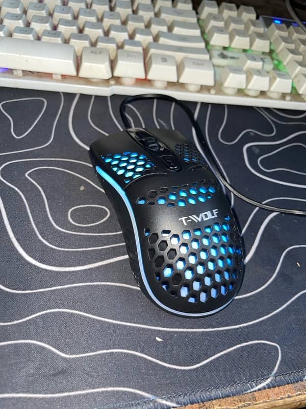 V15 Cool Beehive gaming mouse Brand new 2